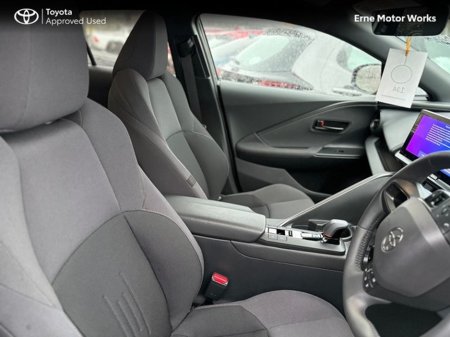 2025 Toyota C-HR C-HR PHEV SPORT+ €42,950 thumbnail