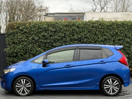 2016 Honda Fit SPORT 1.5 HYBRID // DIAMOND CUT ALLOYS // SERVICE HISTORY // PADDLE SHIFT €10,900 thumbnail