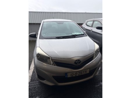 2012 Toyota Yaris - thumbnail 3