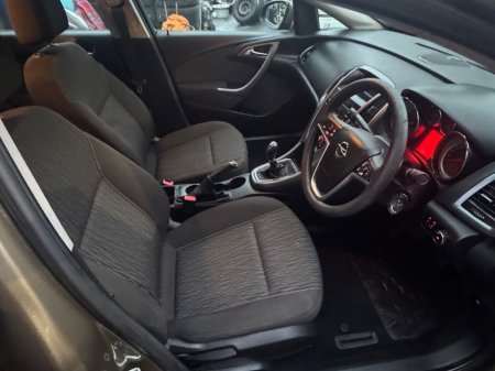 2013 Opel Astra - thumbnail 4