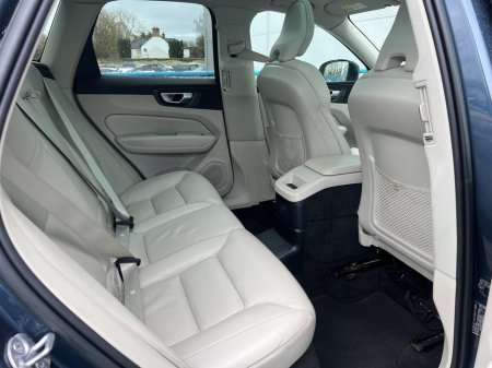 2023 Volvo XC60 - thumbnail 10