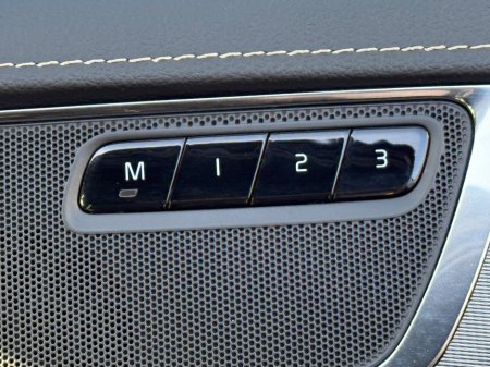 2022 Volvo XC90 PHEV T8 (390hp) R-Design AWD €56,900 thumbnail