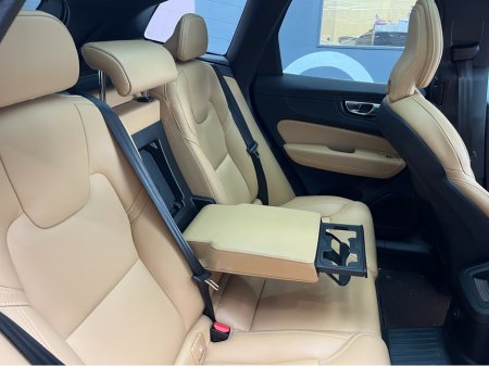 2022 Volvo XC60 - thumbnail 16