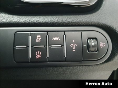 2025 Kia Ceed 1.0 GT Line Petrol €28,900 thumbnail