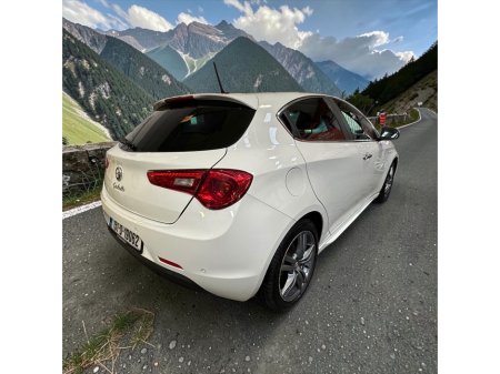 2015 Alfa Romeo Giulietta - thumbnail 2