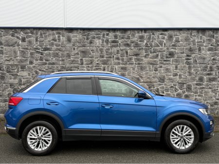 2022 Volkswagen T-Roc DESIGN 1.0 TSI 110HP 5DR €23,950 thumbnail