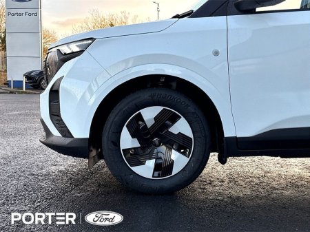 2026 Ford Courier FULL EV 43KWH 136ps *price ex vat* €31,419 thumbnail