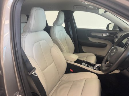 2020 Volvo XC40 - thumbnail 8