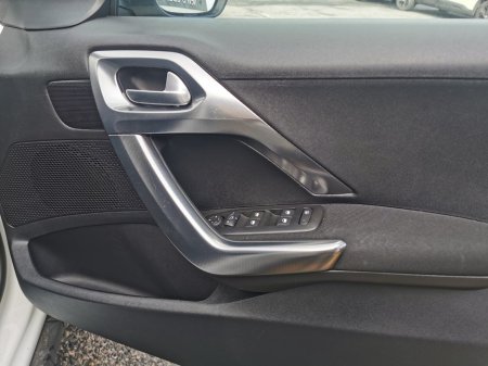 2019 Peugeot 2008 - thumbnail 11