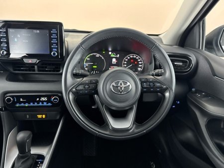 2023 Toyota Yaris HYBRID LUNA €23,950 thumbnail