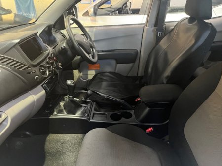 2015 Mitsubishi L200 CREWCAB  LB DCB 4X4 2.5  134BHP €14,950 thumbnail