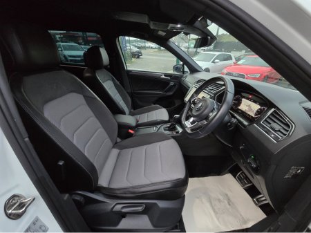 2017 Volkswagen Tiguan 1.4 TSI R-LINE EDITION / 360 CAMERA - PARK-ASSIST - SENSORS - VIRTUAL COCKPIT - SIMI MAIN DEALER CARPLAY ANDROID AUTO €29,950 thumbnail