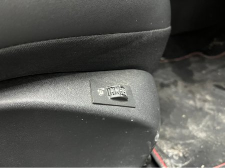 2018 Peugeot 2008 - thumbnail 17