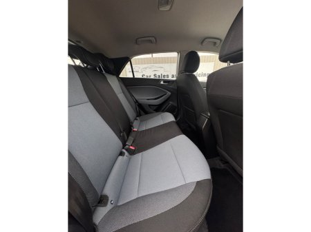 2016 Hyundai i20 - thumbnail 17