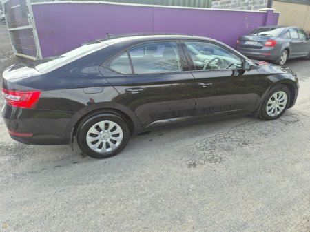 2017 Skoda Superb - thumbnail 4