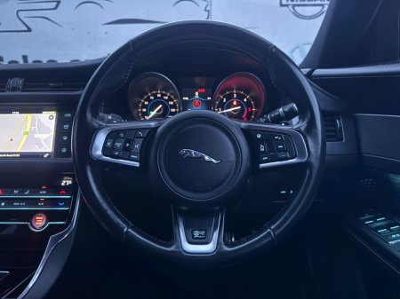 2017 Jaguar XF - thumbnail 24