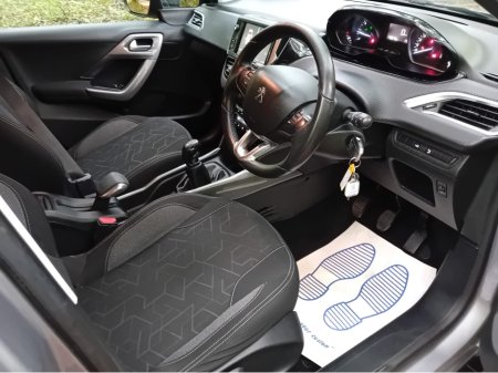 2018 Peugeot 2008 - thumbnail 9