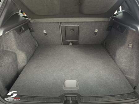 2022 Volvo XC40 (221) R-DESIGN T4 RECHARGE AUTO €33,995 thumbnail