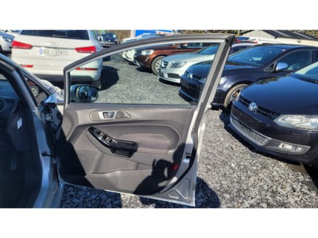 2016 Ford Fiesta - thumbnail 7