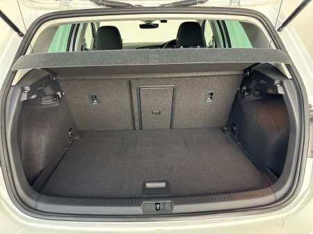 2019 Volkswagen Golf COMFORTLINE**TOUCHSCREEN MEDIA**APPLE CAR PLAY**REVERSE CAMERA**PARKING SENSORS**MULTIFUNCTIONAL STEERING WHEEL**CRUSIE CONTROL**DUAL CLIMATE**CLOTH SEATS**ELECTRIC WINDOWS**AIRCONDITIONING**ISOFIX** €19,495 thumbnail