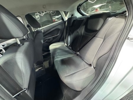 2013 Ford Fiesta - thumbnail 18