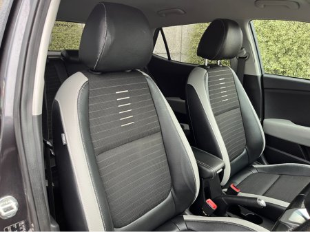 2019 Kia Stonic K3 AUTOMATIC 1.0 PETROL //SAT NAV//REVERSE CAMERA//CARPLAY//KIA SERVICE HISTORY// €17,950 thumbnail