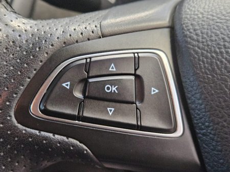 2017 Ford Focus - thumbnail 7