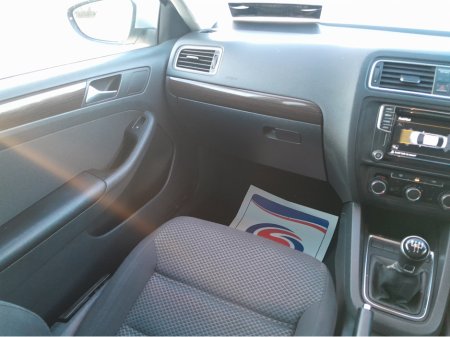 2016 Volkswagen Jetta CL 2.0 TDI MANUAL 5SPEED 110BHP 4DR €8,950 thumbnail