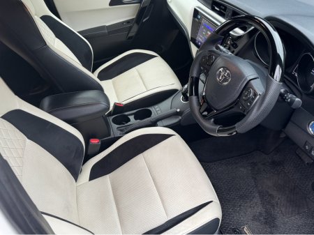 2017 Toyota Auris 1.8 Sport Hybrid €13,450 thumbnail
