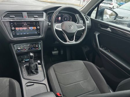 2023 Volkswagen Tiguan 2.0 TDI 150HP Elegance 7sp DSG Auto Mint Pan Roof €41,995 thumbnail