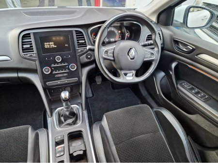 2017 Renault Megane LOW MILEAGE-1.2 DYNAMIQUE-HIGH SPEC €10,950 thumbnail