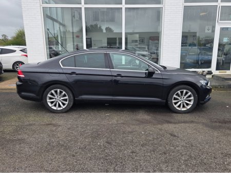 2017 Volkswagen Passat - thumbnail 3