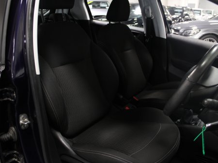 2018 Peugeot 208 - thumbnail 25