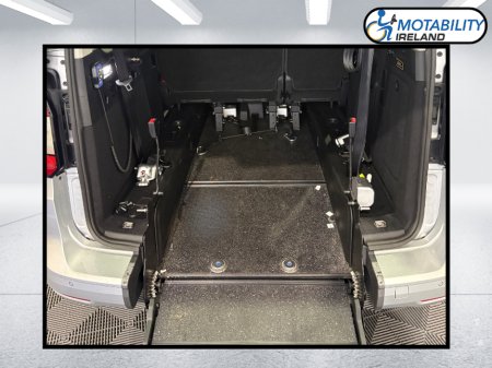 2025 Ford Tourneo Connect Wheelchair Accessible €41,995 thumbnail