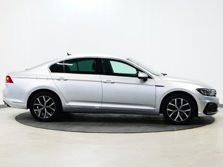 2021 Volkswagen Passat - thumbnail 2