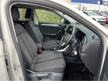 2023 Volkswagen T-Roc LIFE 2.0 TDI DIESEL €26,950 thumbnail