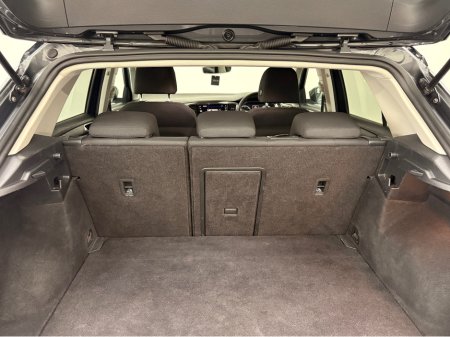 2019 Volkswagen T-Roc DESIGN TDI €18,950 thumbnail