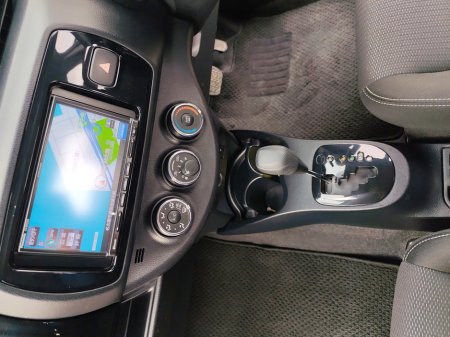 2019 Toyota Vitz - thumbnail 16