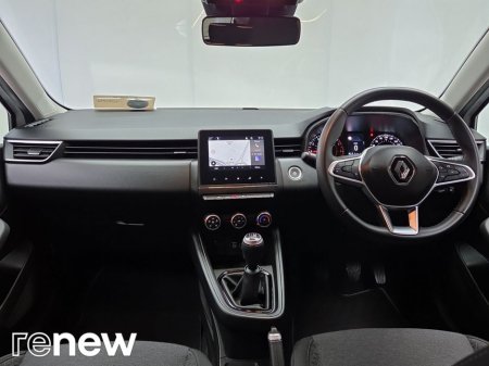 2022 Renault Clio Iconic TCe 90 €15,995 thumbnail