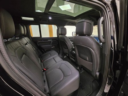 2025 Land Rover Defender - thumbnail 15