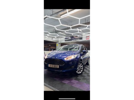 2017 Ford Fiesta - thumbnail 1