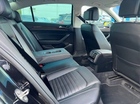 2018 Volkswagen Passat HIGHLINE R-LINE PACK 2.0 TDI // 360 PARKING CAMERAS // LEATHER HEATED & COOLED SEATS // BRAND NEW 19" R-LINE ALLOYS €22,950 thumbnail