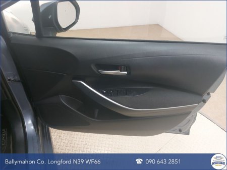 2024 Toyota Corolla 1.8 Hybrid Luna Saloon €29,900 thumbnail