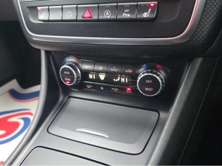 2015 Mercedes-Benz A Class A180  HALF LEATHER HEATED SEATS - REV CAMERA - HI SPEC / SYSTEM LOW ROAD TAX BAND / SIMI DEALER €14,950 thumbnail