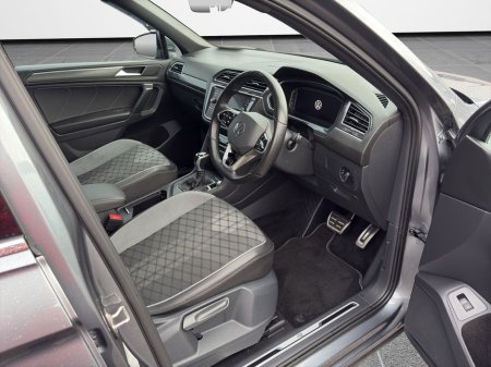 2022 Volkswagen Tiguan Allspace 2.0D AUTO R-LINE "Pan roof above you, DSG doing the work for you — driving doesn’t get easier than this" €44,888 thumbnail
