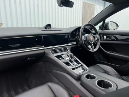 2018 Porsche Panamera - thumbnail 16