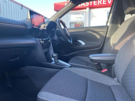 2022 Toyota Yaris Cross - thumbnail 6