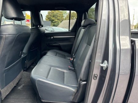 2025 Toyota Hilux FRESH SELECTION OF TRADE-INS HILUX 2.8 INVINCIBLE €61,000 thumbnail