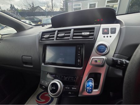 2013 Toyota Prius Alpha (7 Seater) - SELF CHARGING HYBRID -ALLOYS  -SIMI DEALER - LOW ROAD TAX BAND €13,450 thumbnail