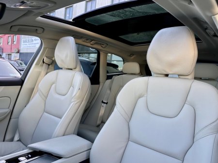 2025 Volvo XC60 - thumbnail 9